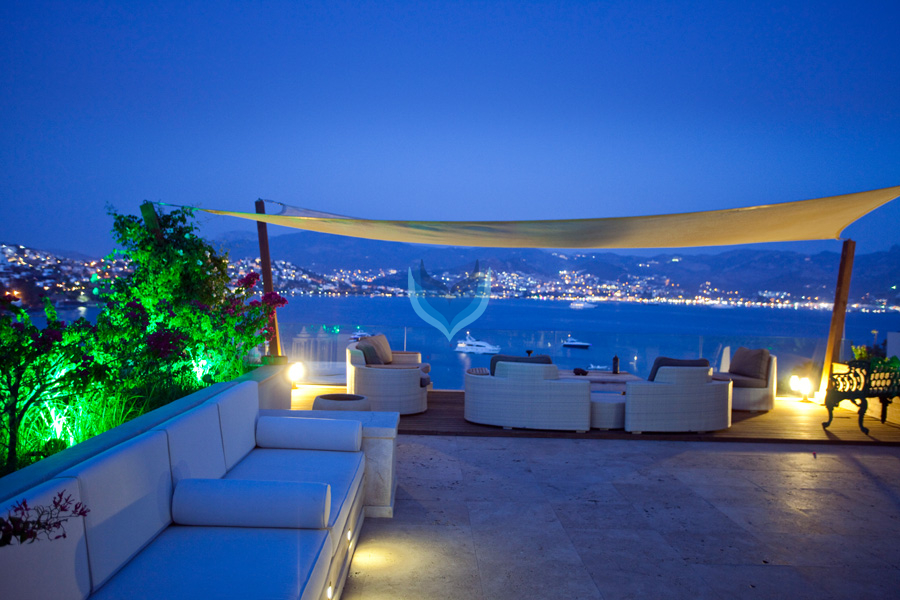 DENİZE SIFIR VİLLA