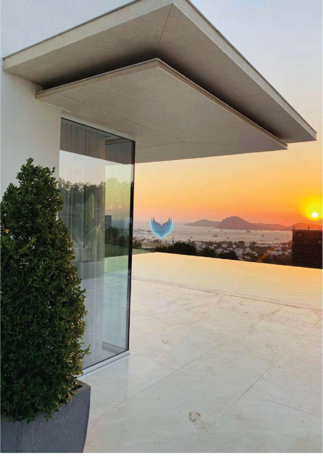 DENİZ MANZARALI LÜKS VİLLA