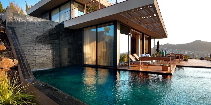 LÜKSÜ HİSSEDİN....