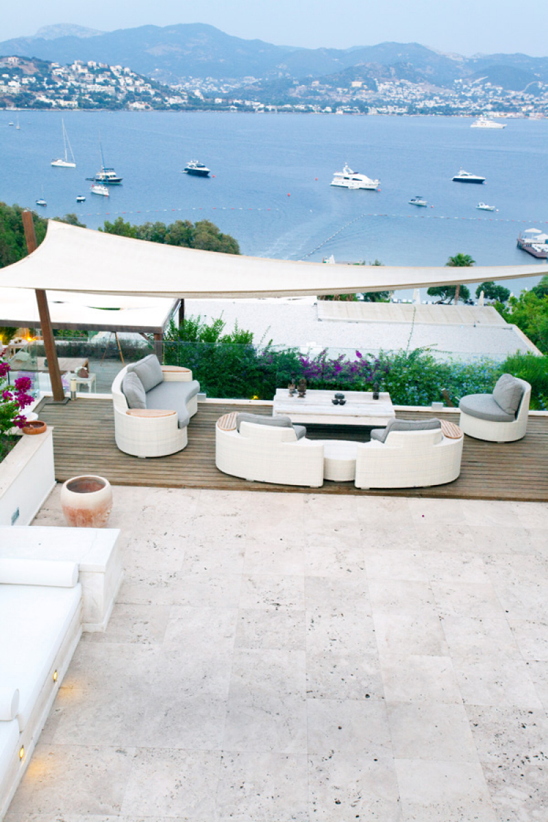 DENİZE SIFIR VİLLA