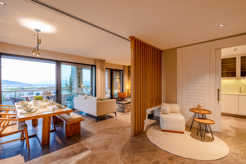 ÖZEL İSKELE VE ÖZEL PLAJI OLAN VİLLA